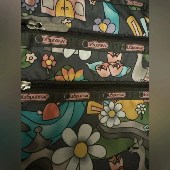 LeSportSac Madison CrossBody Gray TRIPLE POCKET ARTIST IN RESIDENCE LLAMA LEMUR - Picture 5 of 5